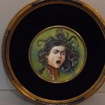 cornice-in-legno-con-medusa-del-caravaggio-custom